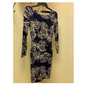 Patterned dress with cute cut-outs on back